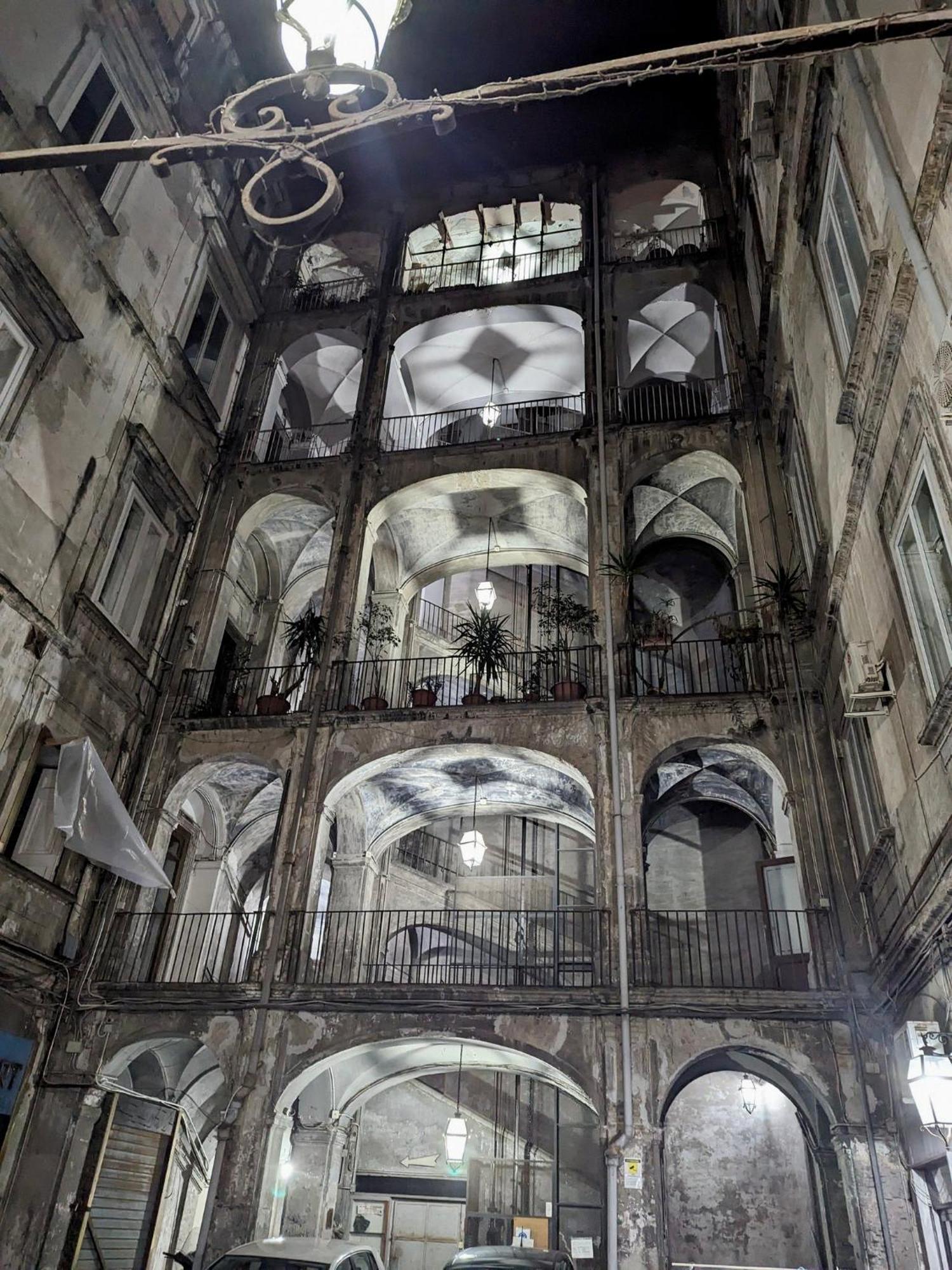Bed and Breakfast Duomo Miradois 152 Napoli Zewnętrze zdjęcie